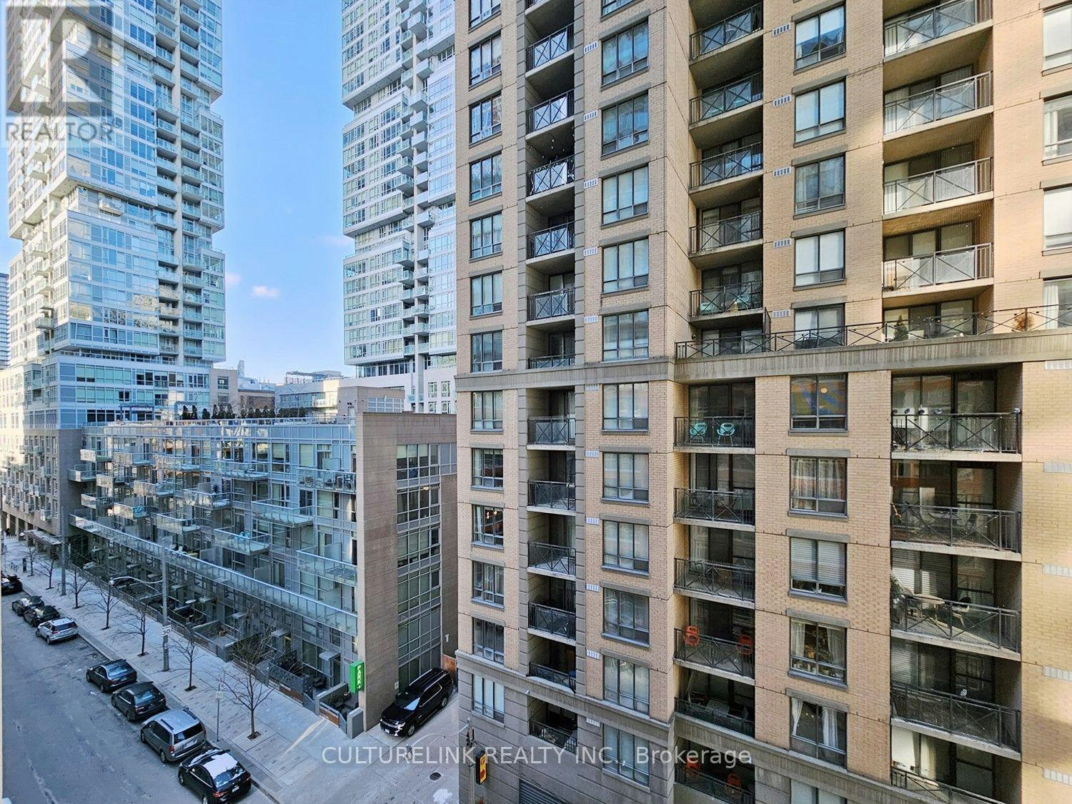 707-126 Simcoe Street, Toronto, ON, M5H 4E6 - 4