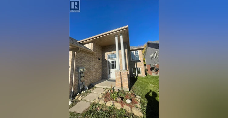 Upper-123 Elmira Road N, Guelph, ON, N1K 1Z1