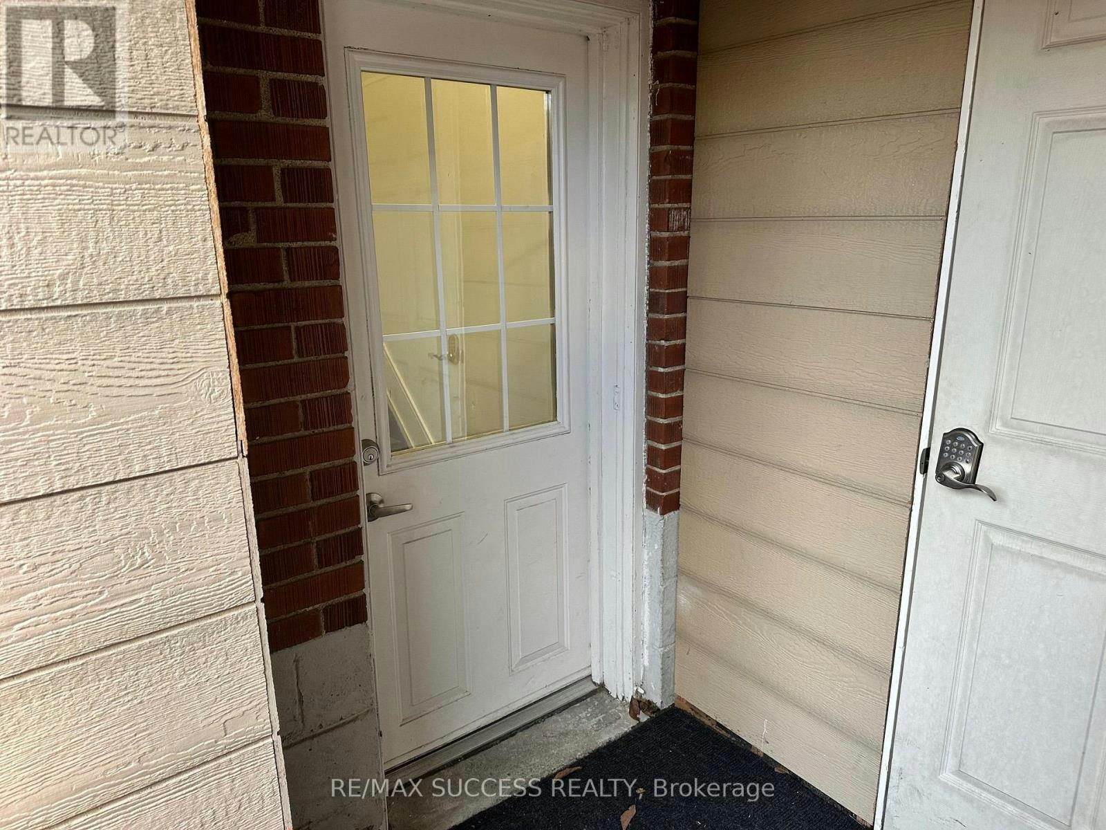 BSMT-32 Billingham Road, Toronto, ON, M9B 3X1 - 3
