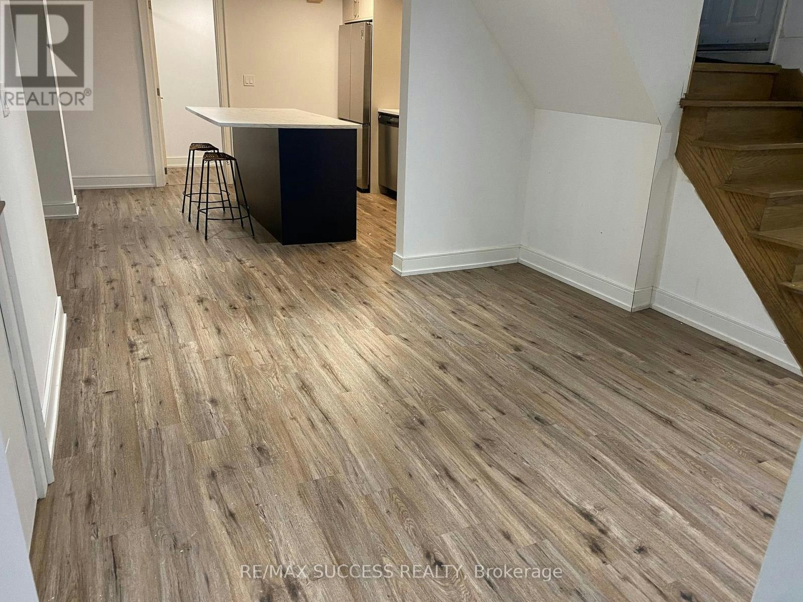 BSMT-32 Billingham Road, Toronto, ON, M9B 3X1 - 4