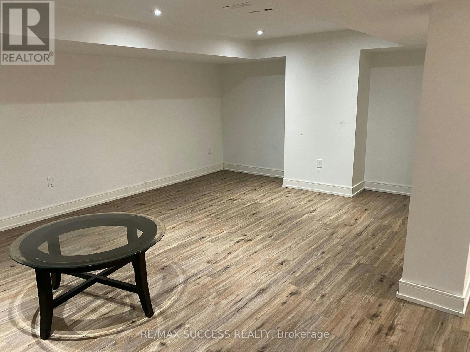 BSMT-32 Billingham Road, Toronto, ON, M9B 3X1 - 10