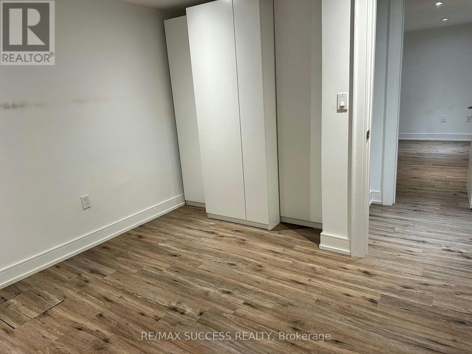BSMT-32 Billingham Road, Toronto, ON, M9B 3X1 - 18