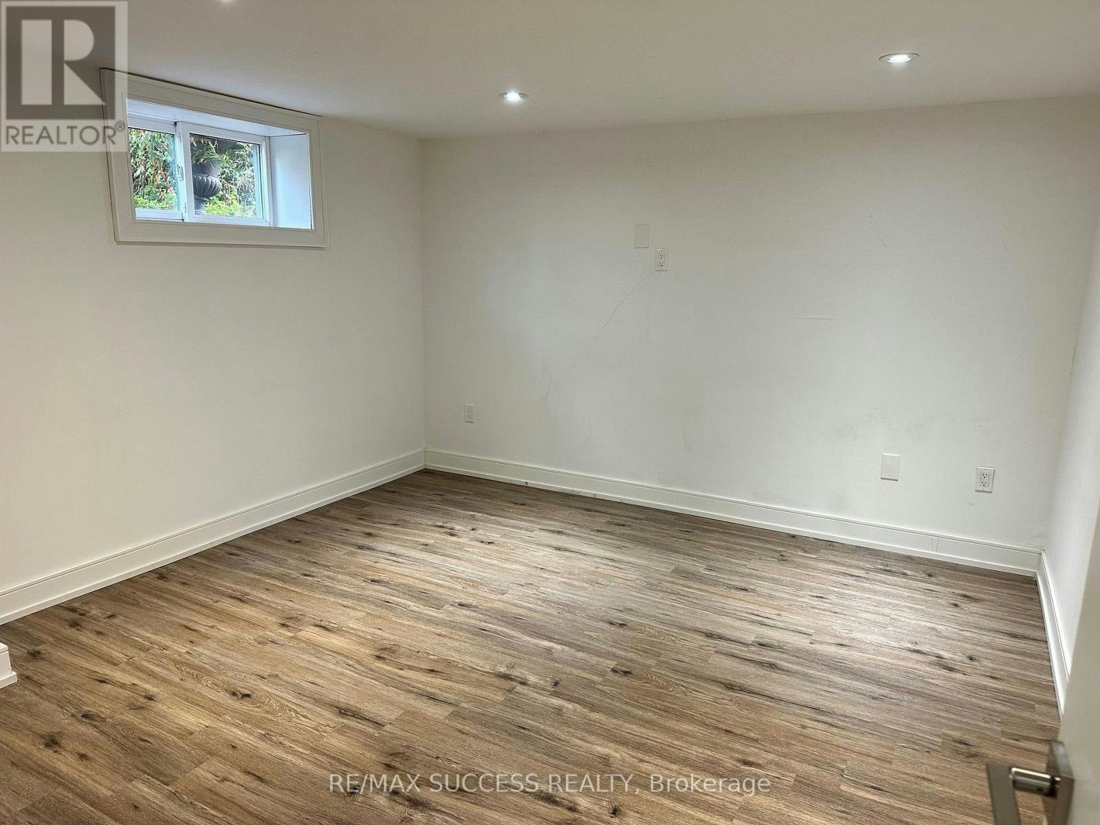 BSMT-32 Billingham Road, Toronto, ON, M9B 3X1 - 15