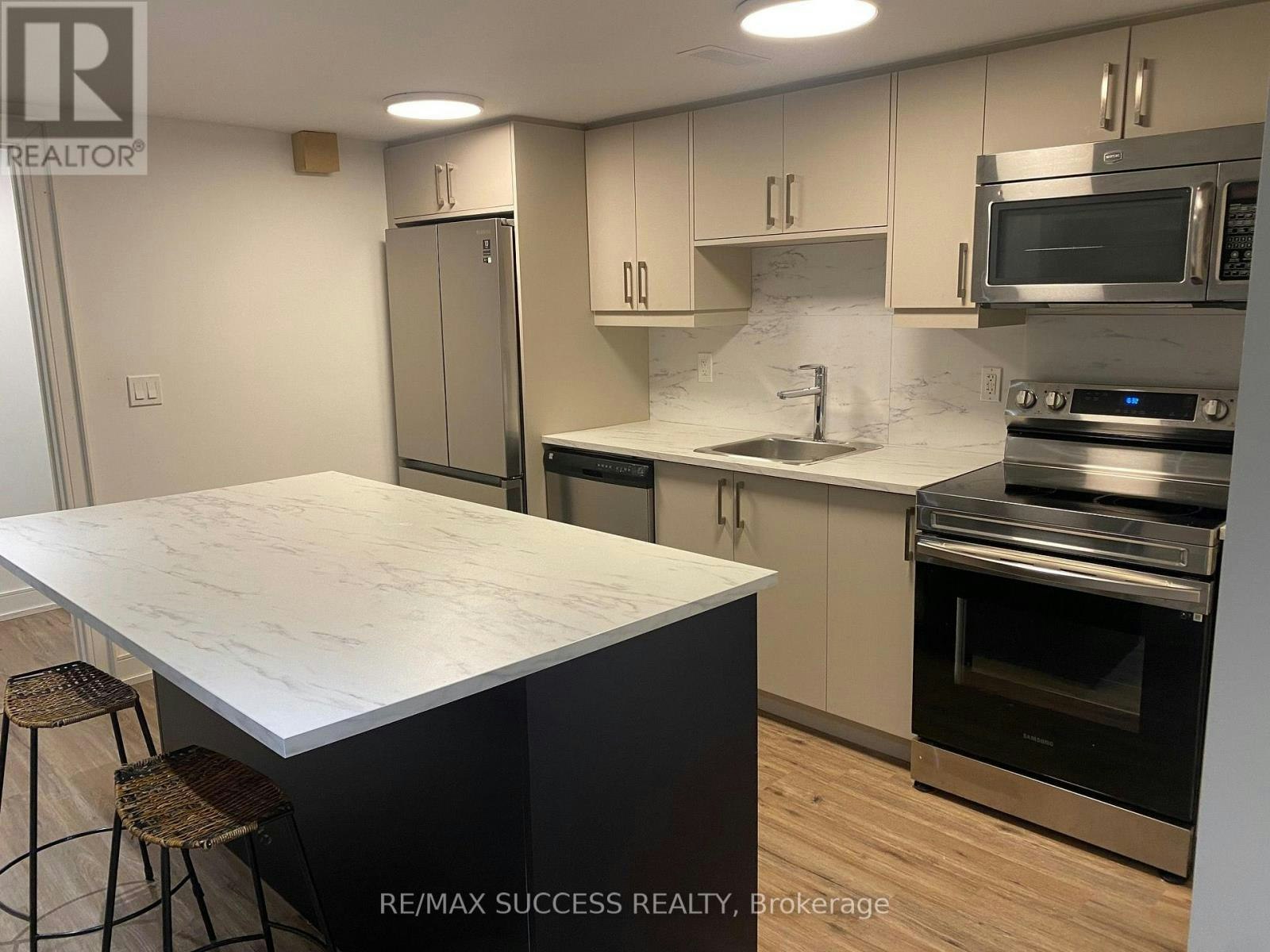 BSMT-32 Billingham Road, Toronto, ON, M9B 3X1 - 5