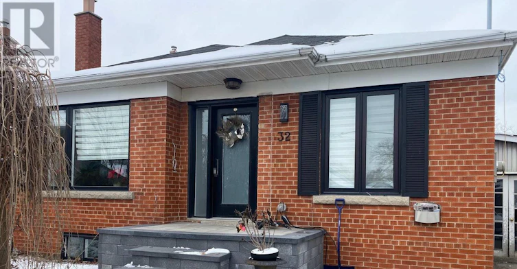 BSMT-32 Billingham Road, Toronto, ON, M9B 3X1