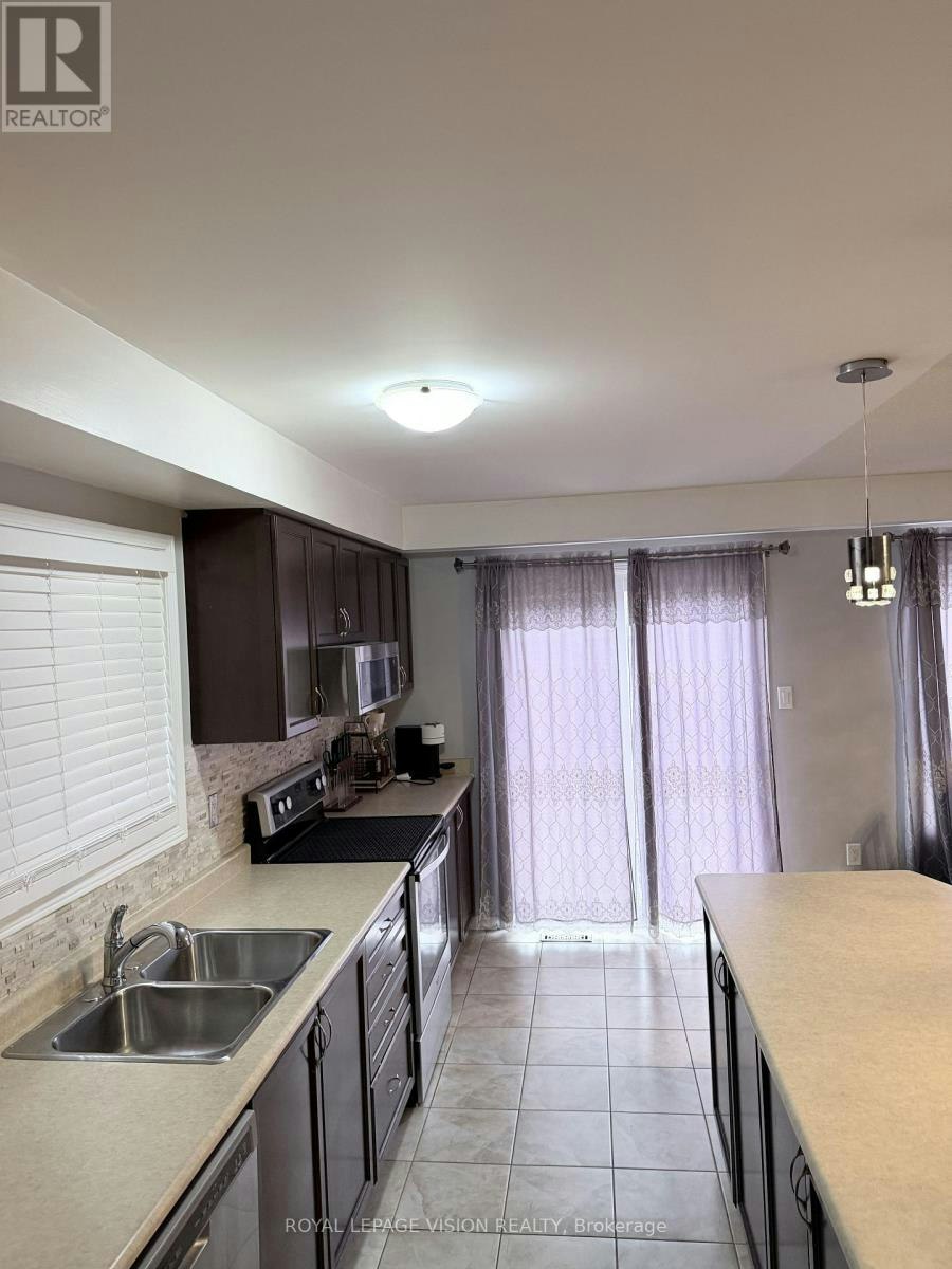 102 Russel Drive, Bradford West Gwillimbury, ON, L3Z 0M7