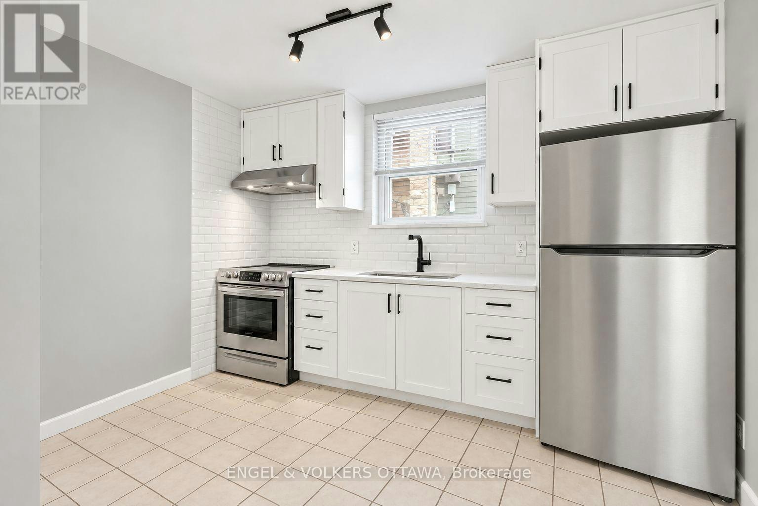1-527 Laderoute Avenue, Ottawa, ON, K1Z 5V9 - 4