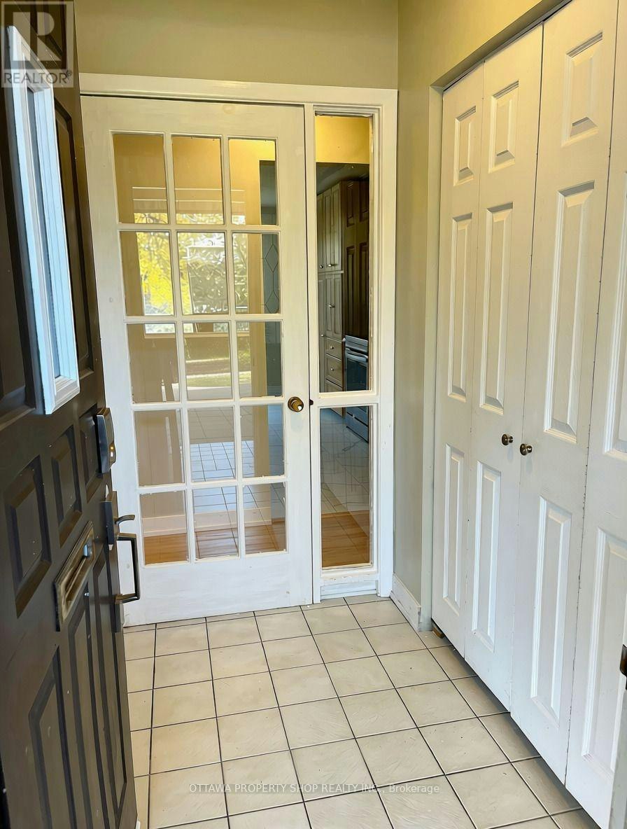 46 Bedale Drive, Ottawa, ON, K2H 5M1 - 2