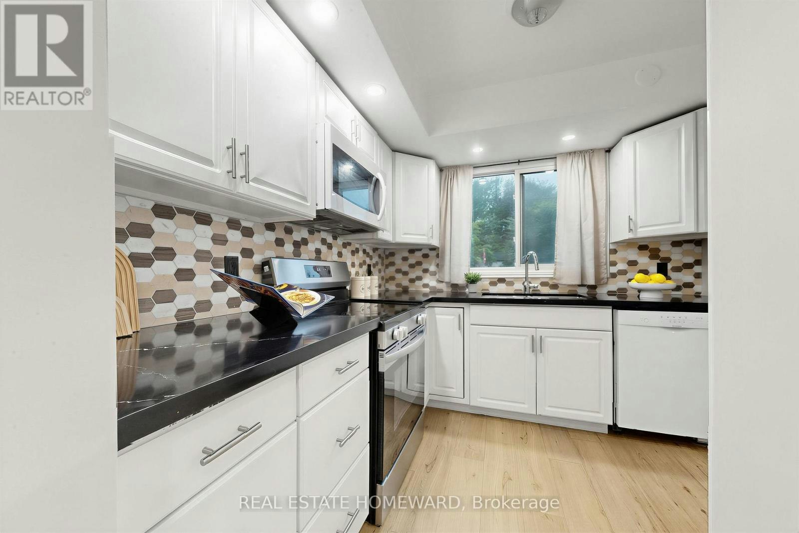 621 Byron Street S, Whitby, ON, L1N 4R6 - 15