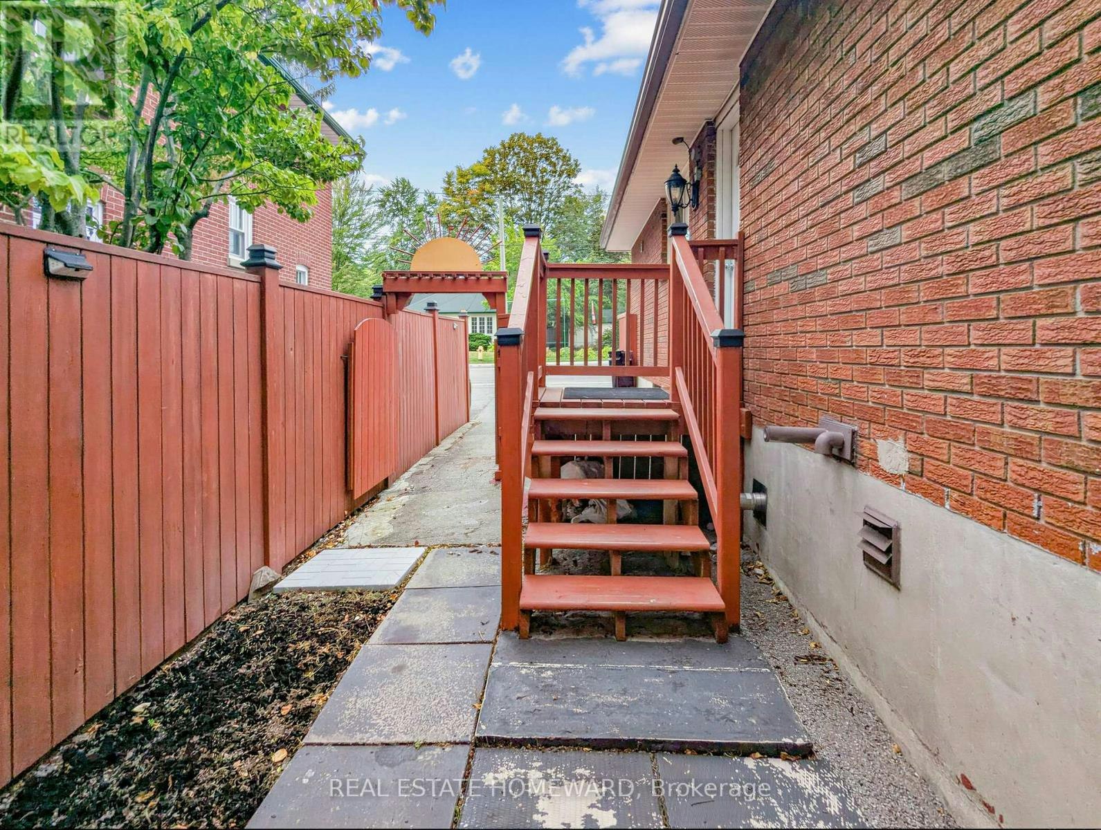621 Byron Street S, Whitby, ON, L1N 4R6 - 38