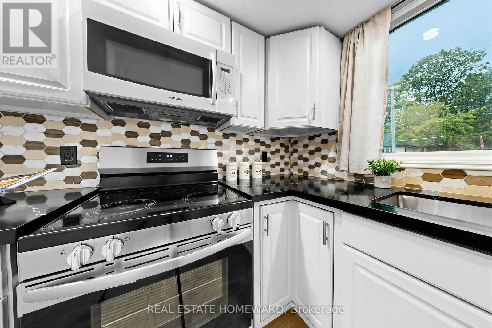 621 Byron Street S, Whitby, ON, L1N 4R6 - 14