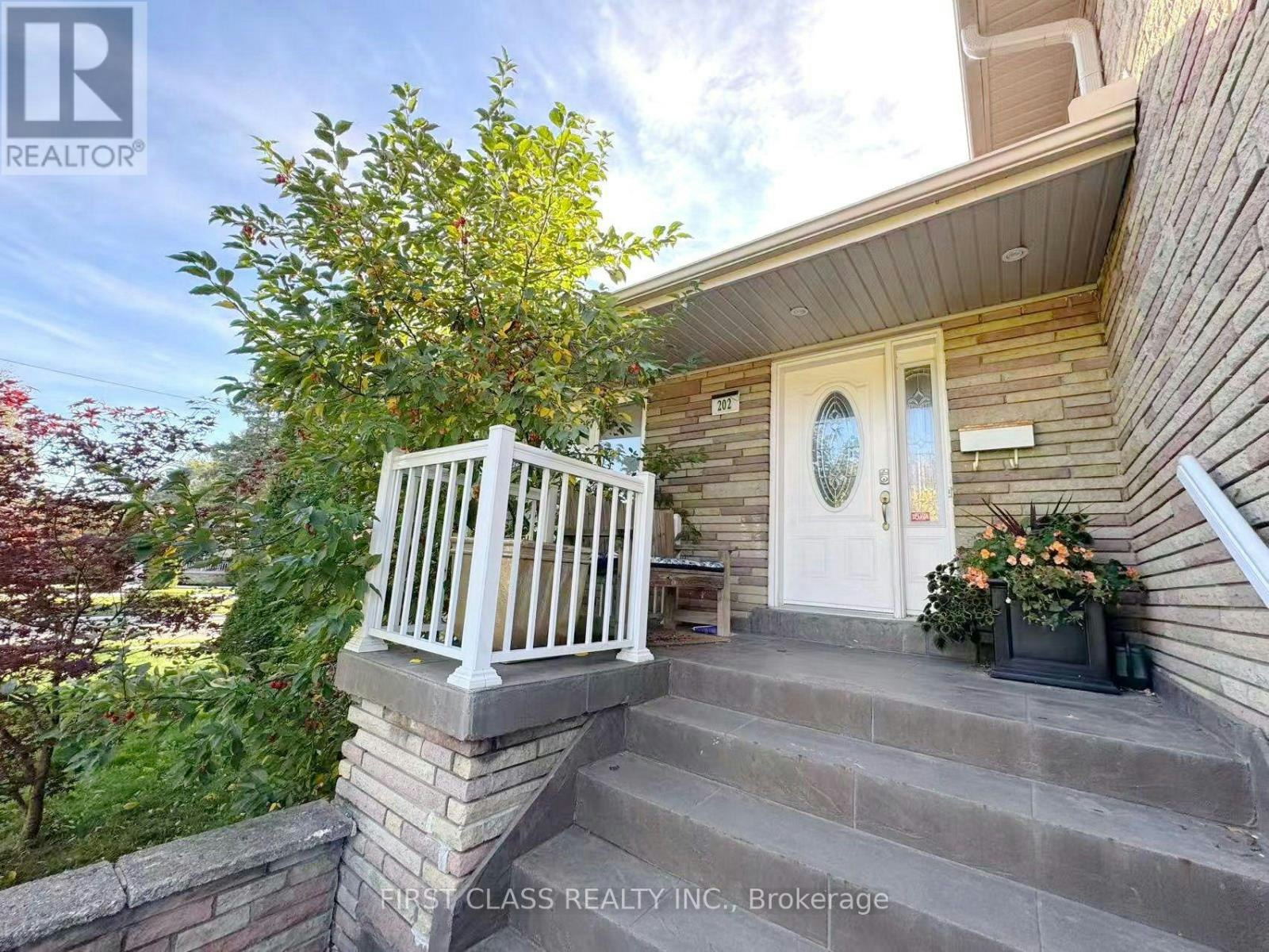 202 Goddard Street, Toronto, ON, M3H 5E6 - 3