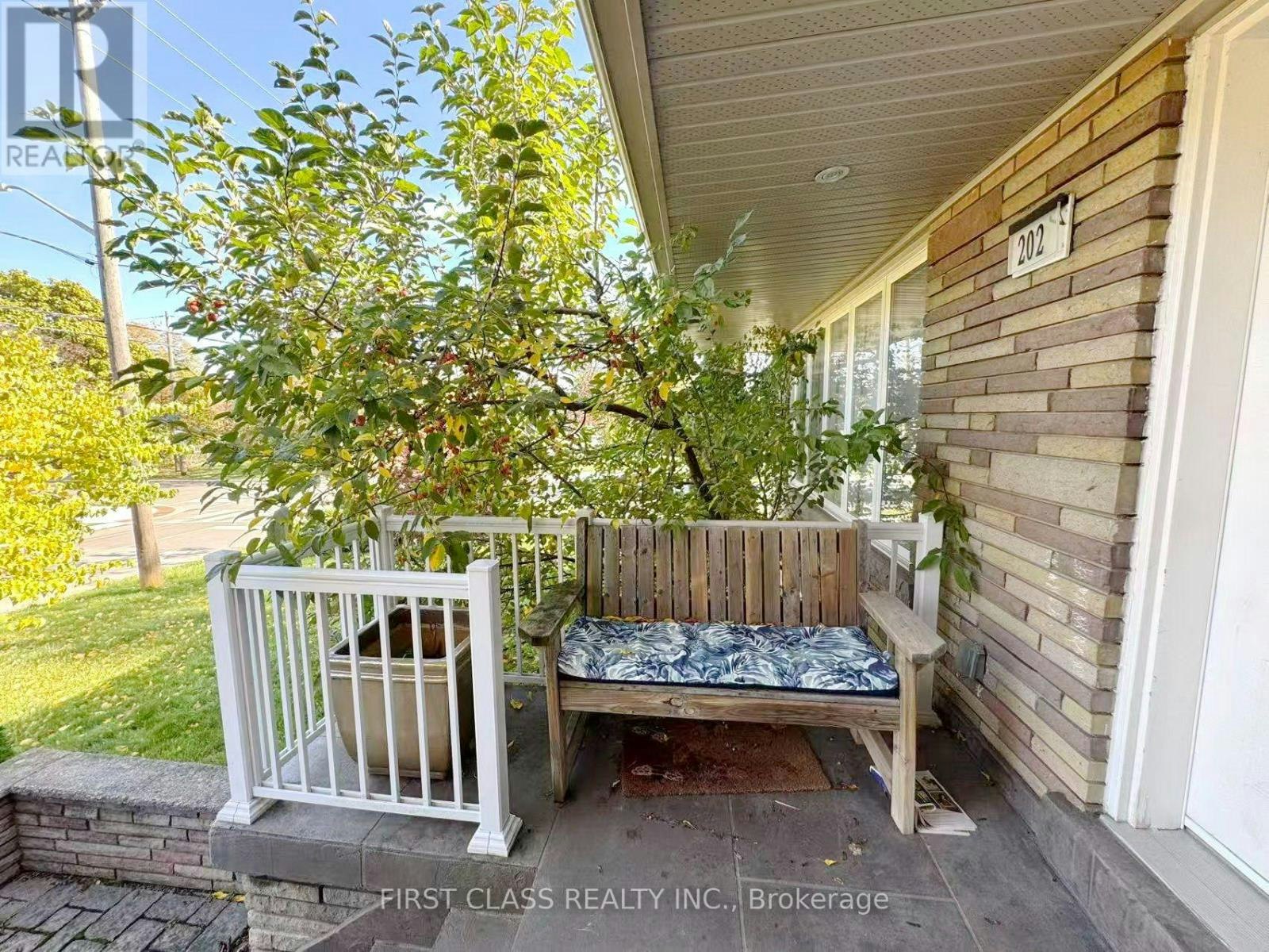 202 Goddard Street, Toronto, ON, M3H 5E6 - 4