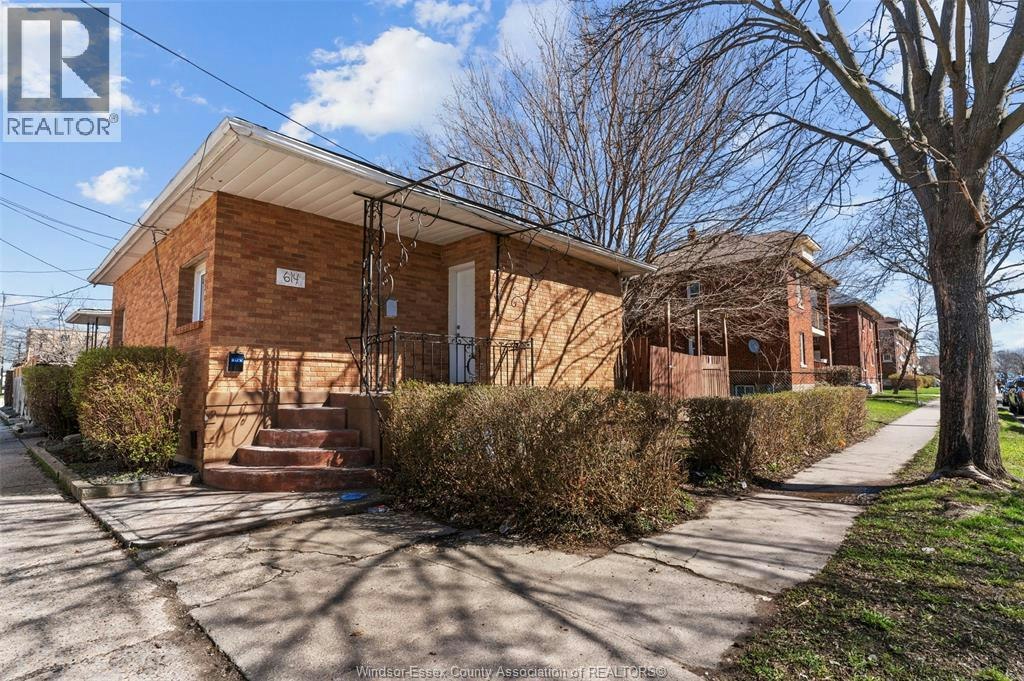 614 Elliott Street East, Windsor, ON, N9A 3S2
