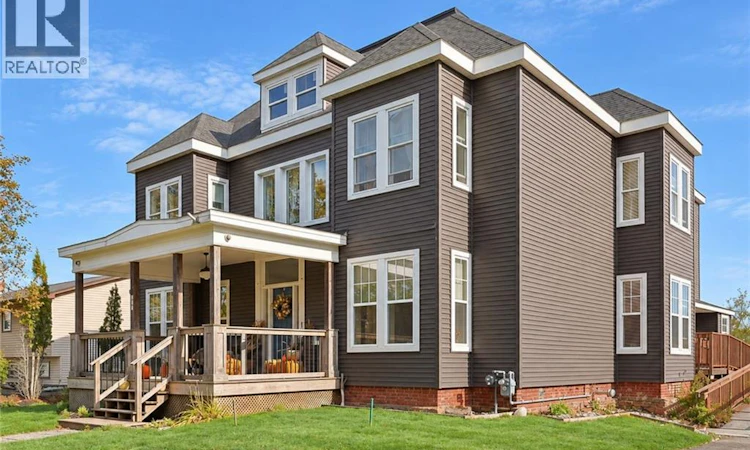 357 Dufferin Row