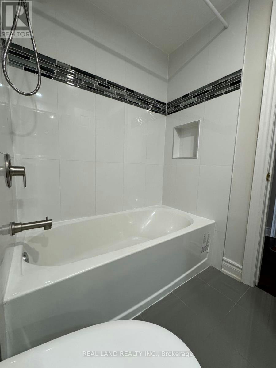 26 Greyhound Drive E, Toronto, ON, M2H 1K3 - 4