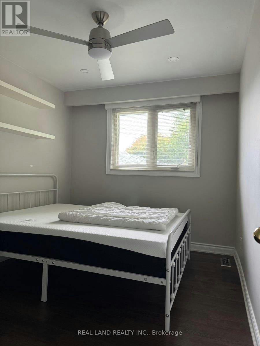 26 Greyhound Drive E, Toronto, ON, M2H 1K3 - 9