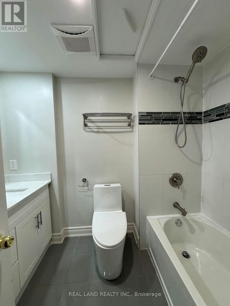 26 Greyhound Drive E, Toronto, ON, M2H 1K3 - 6