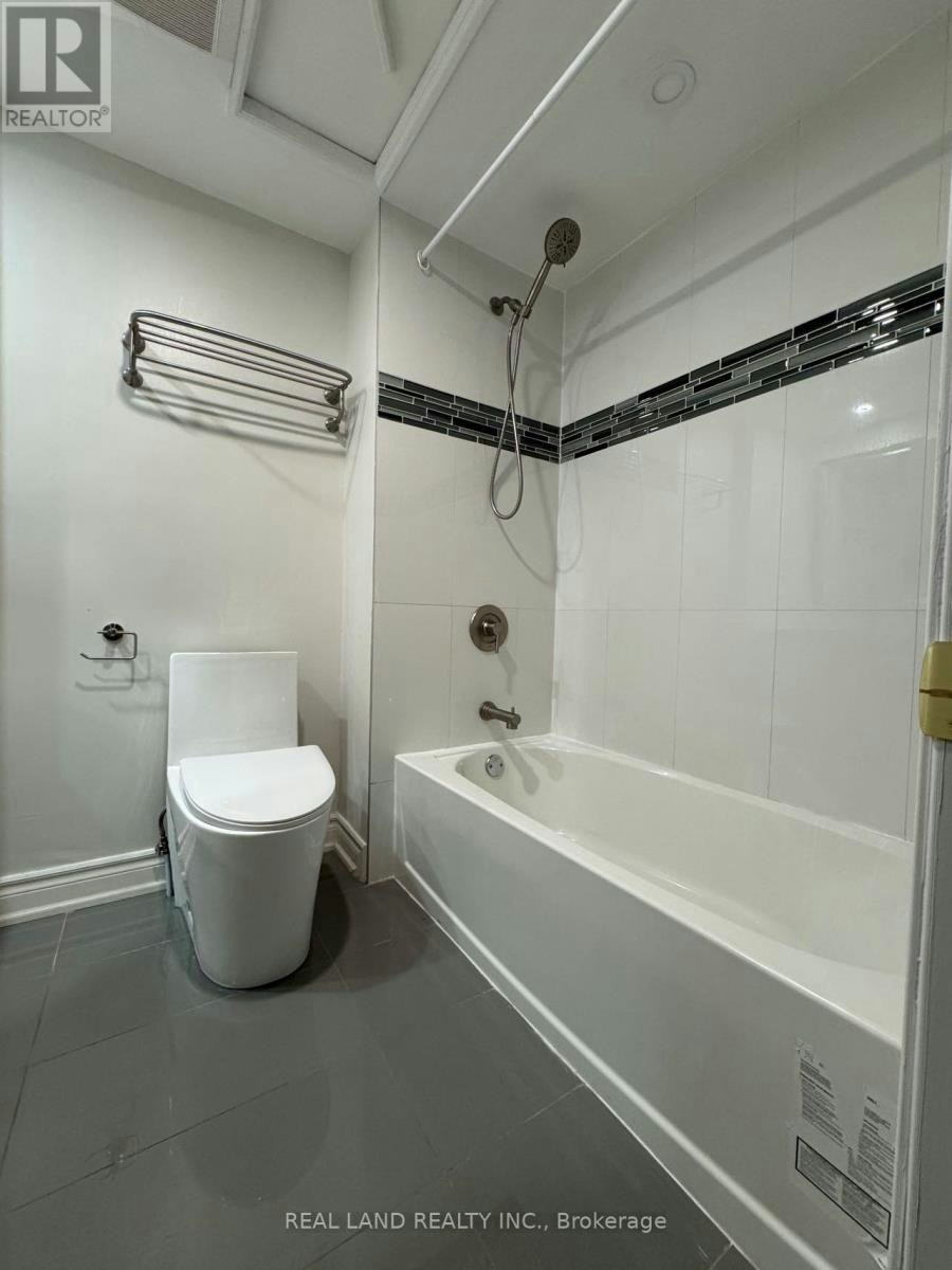 26 Greyhound Drive E, Toronto, ON, M2H 1K3 - 7