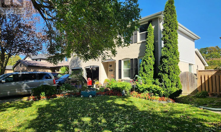 1007 Moorelands Crescent