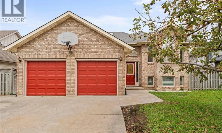 2820 Wildberry Crescent