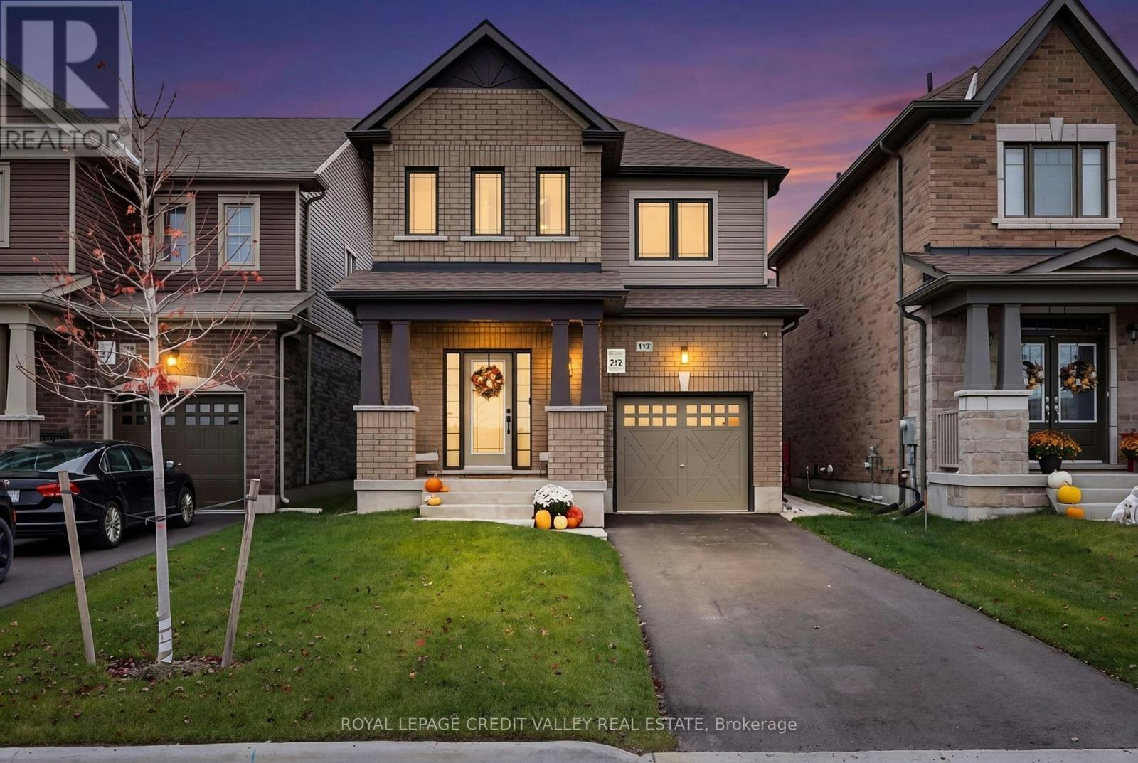 112 Lorne Thomas Place, New Tecumseth, ON, L9R 0T8