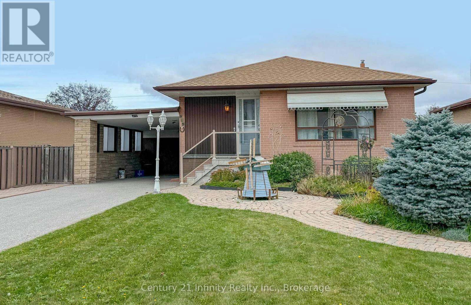 879 Antonio Street, Pickering, ON, L1W 1T4