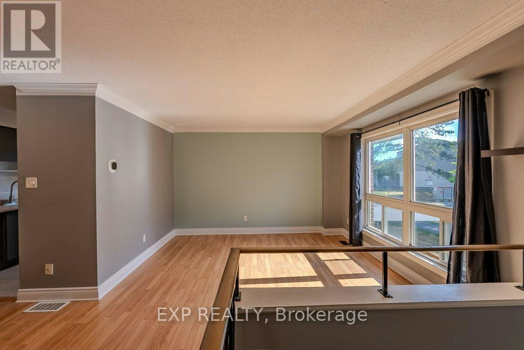 C-37 Forester Crescent, Ottawa, ON, K2H 8Y3 - 3