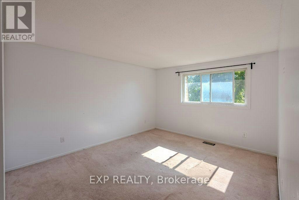 C-37 Forester Crescent, Ottawa, ON, K2H 8Y3 - 18