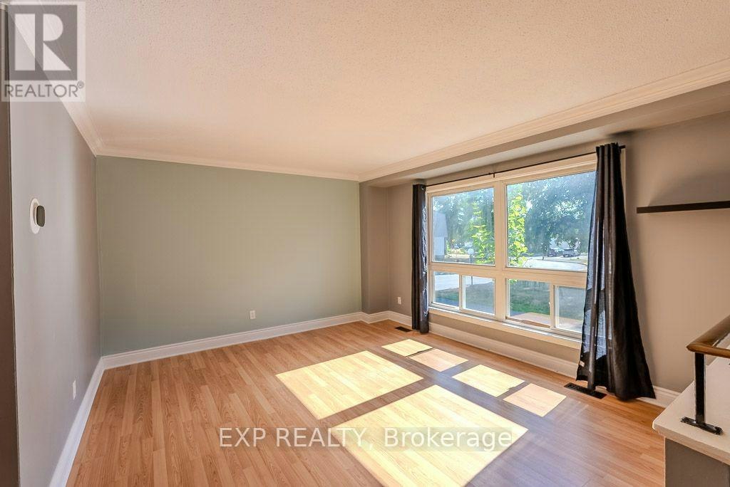 C-37 Forester Crescent, Ottawa, ON, K2H 8Y3 - 2