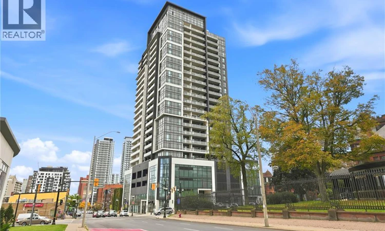 704-15 Queen Street S