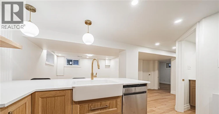 Lower-113 Erin Avenue, Hamilton, ON, L8K 4W1 - 2