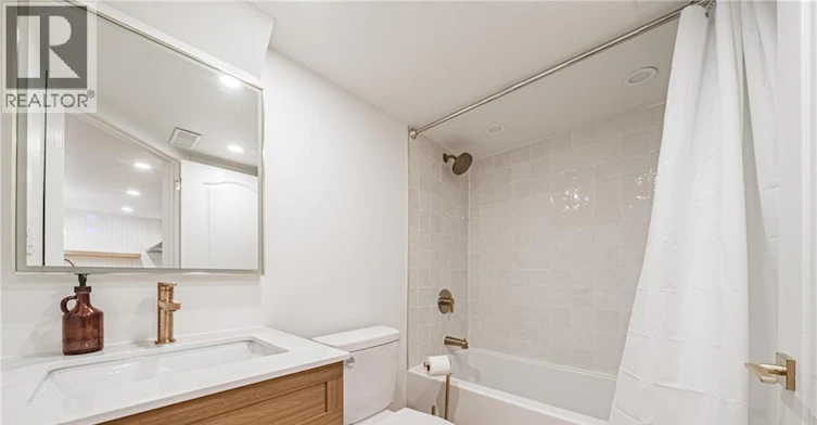 Lower-113 Erin Avenue, Hamilton, ON, L8K 4W1 - 11