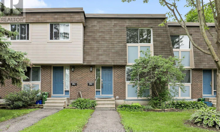 2912 Fairlea Crescent