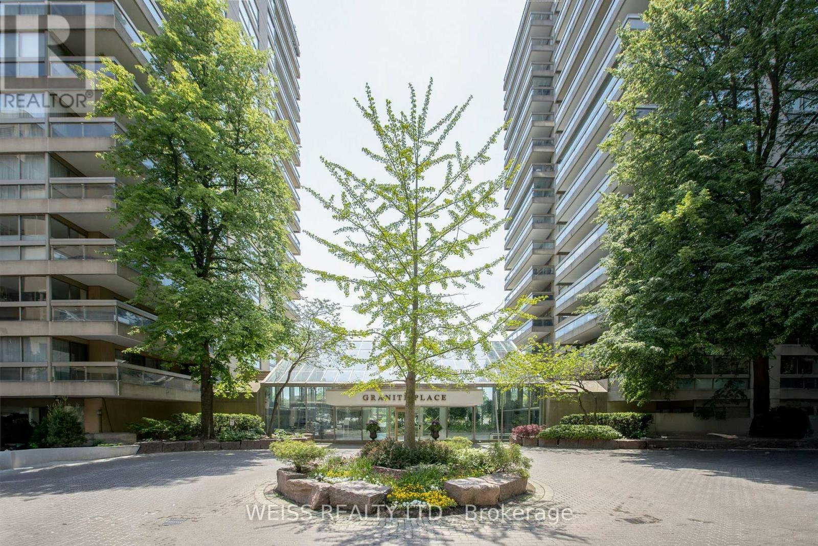 903-63 St. Clair Avenue W, Toronto, ON, M4V 2Y9