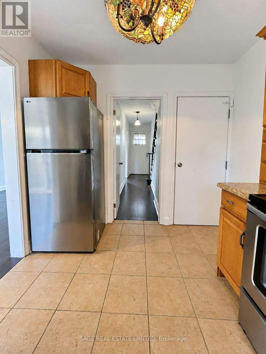 UPPER/MAIN 309 Blantyre Avenue, Toronto, ON, M1N 2S6 - 11