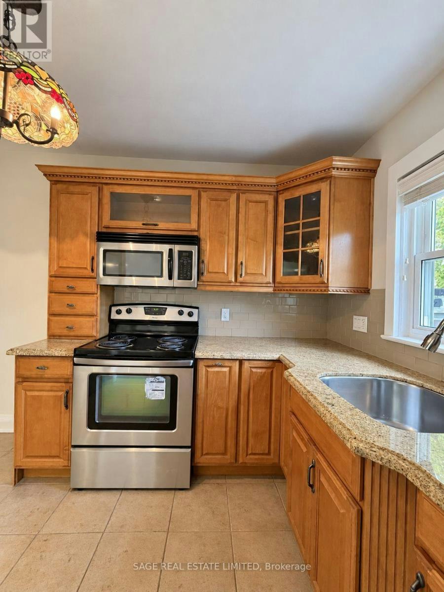 UPPER/MAIN 309 Blantyre Avenue, Toronto, ON, M1N 2S6 - 9