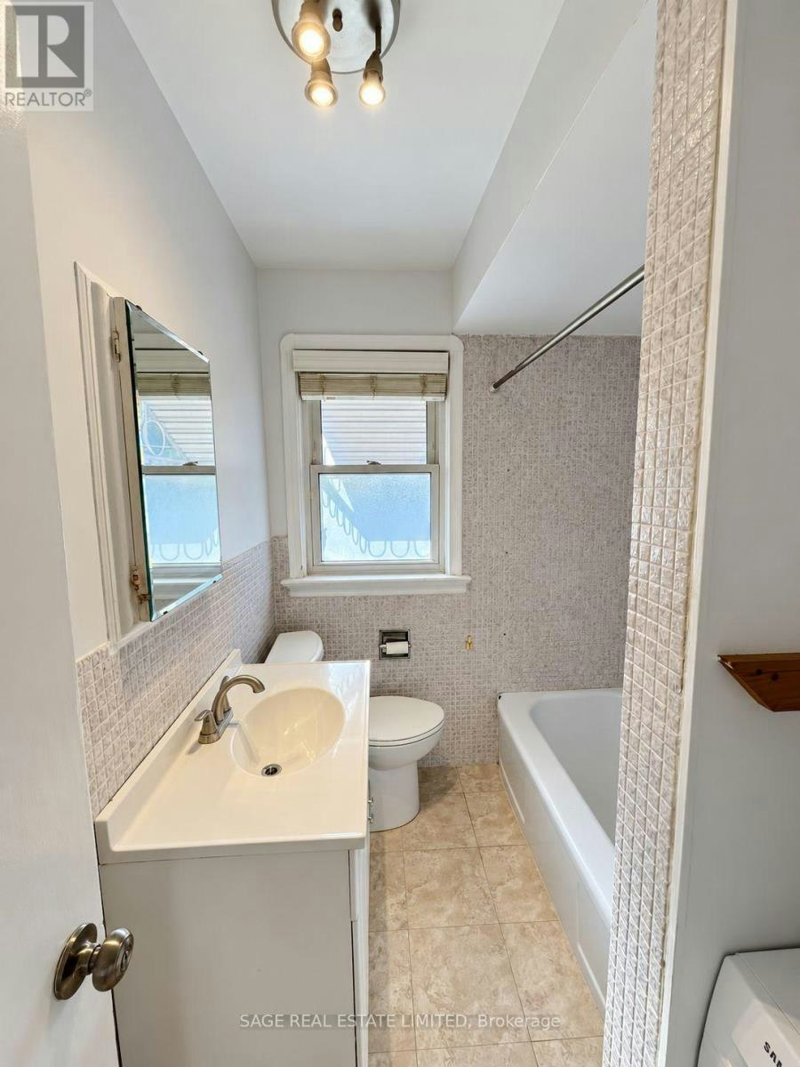 UPPER/MAIN 309 Blantyre Avenue, Toronto, ON, M1N 2S6 - 17