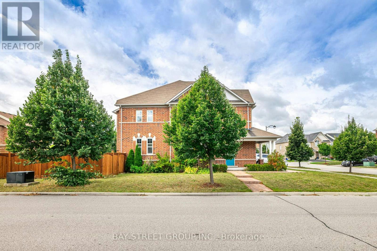 4 Courtland Crescent, East Gwillimbury, ON, L9N 0B2 - 3
