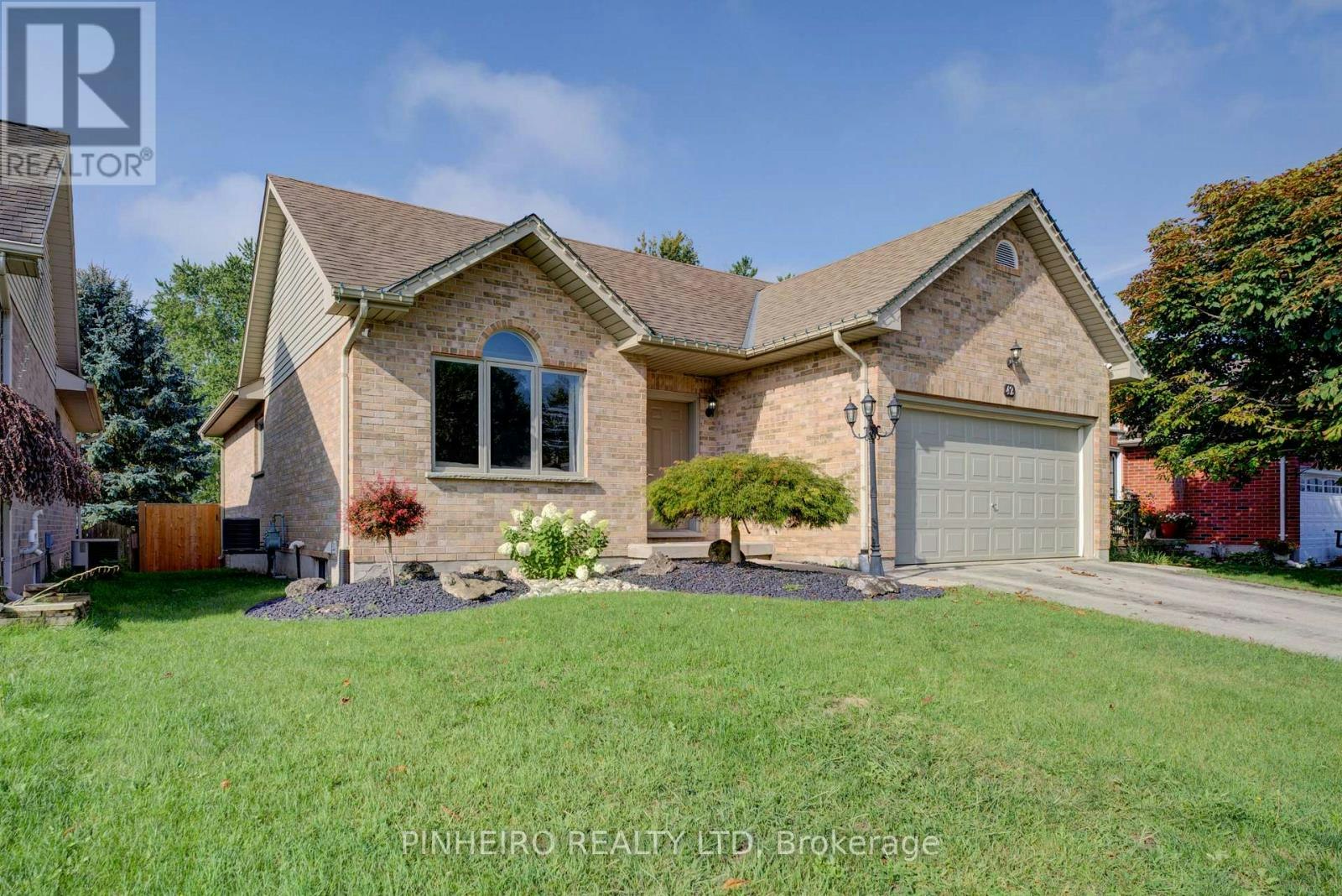42 Hickory Boulevard W, Strathroy, ON, N7G 4E9