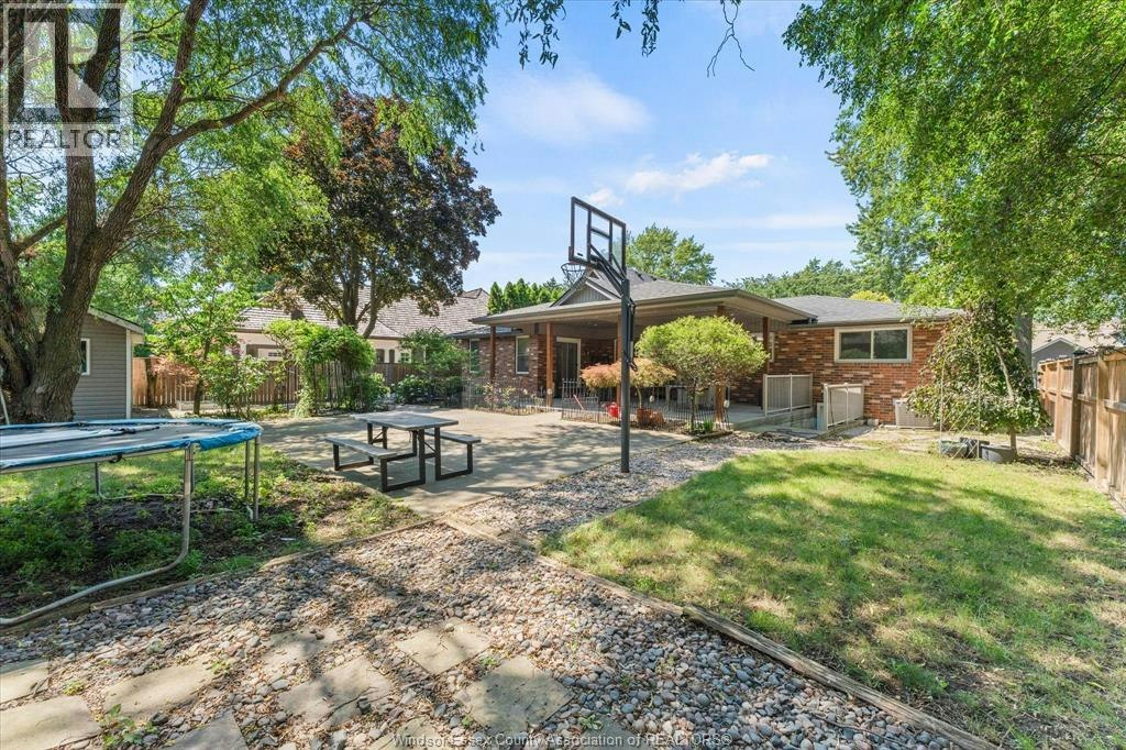 1055 Roseland Drive South, Windsor, ON, N9G 1T9 - 40