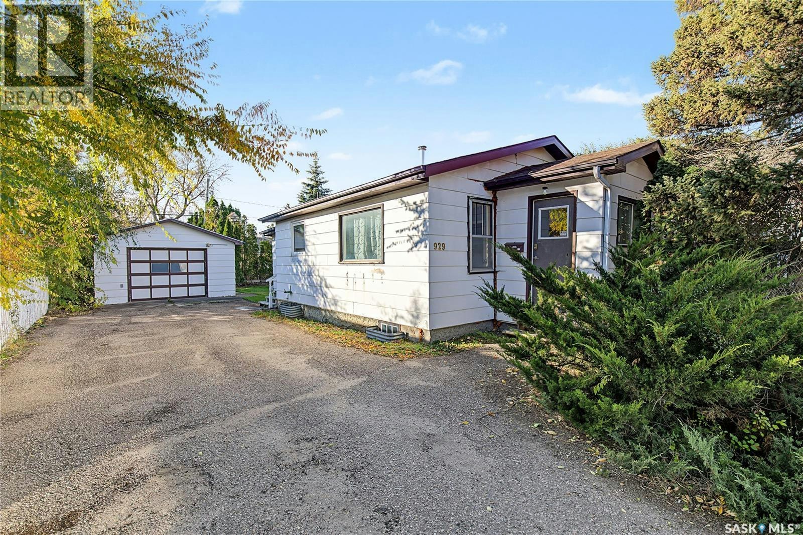 929 Hall Street W, Moose Jaw, SK, S6H 2S3
