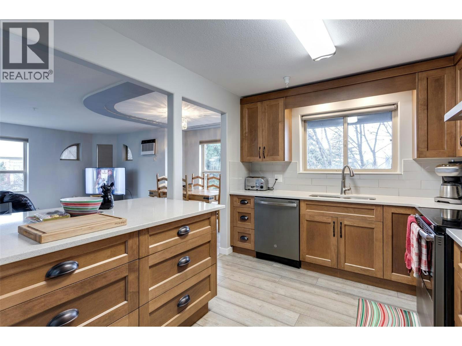 302-2130 Vasile Road, Kelowna, BC, V1Y 6H5