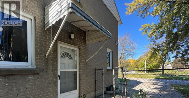 2267 College, Windsor, ON, N9B 1M7 - 2
