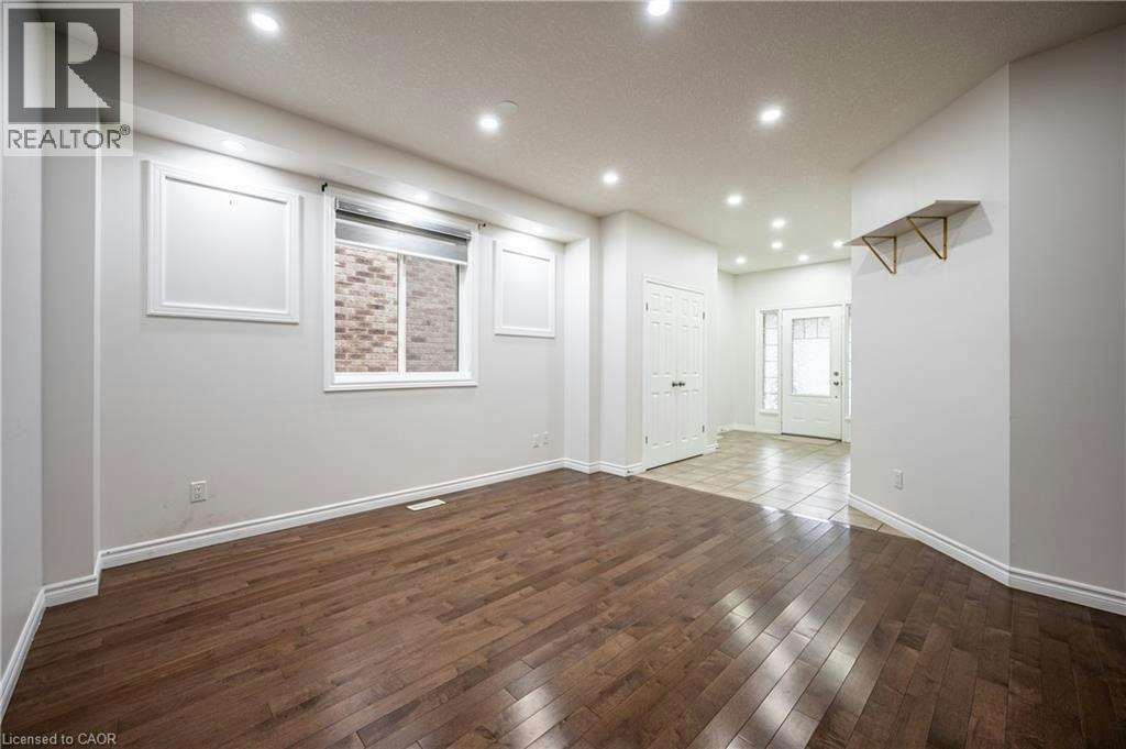 Upper-121 Steeplechase Way, Waterloo, ON, N2K 0E7 - 4