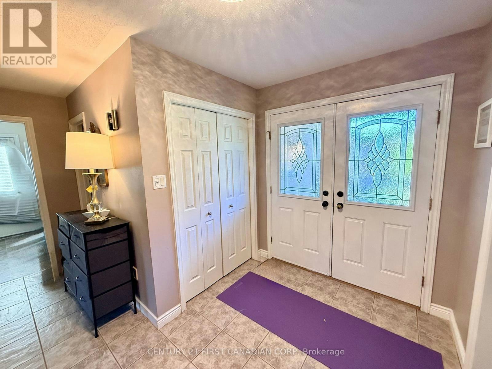 26 Colonial Crescent, London, ON, N6H 4X3 - 4