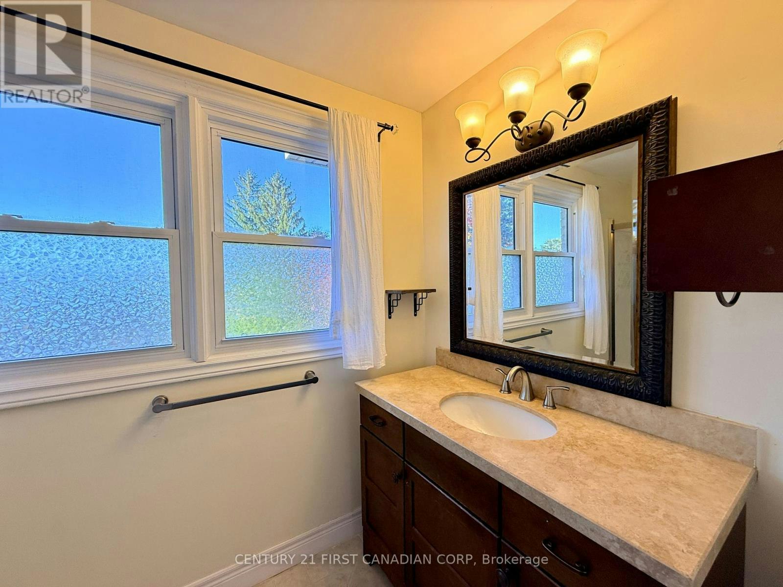 26 Colonial Crescent, London, ON, N6H 4X3 - 22