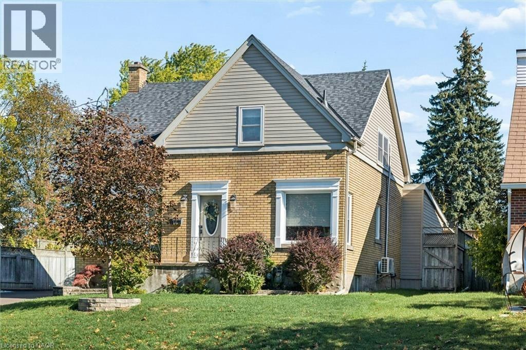 Upper-16 Devitt Avenue S, Waterloo, ON, N2J 1Y5 - 2