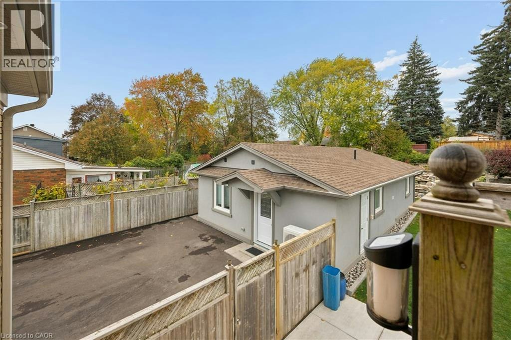 Upper-16 Devitt Avenue S, Waterloo, ON, N2J 1Y5 - 24