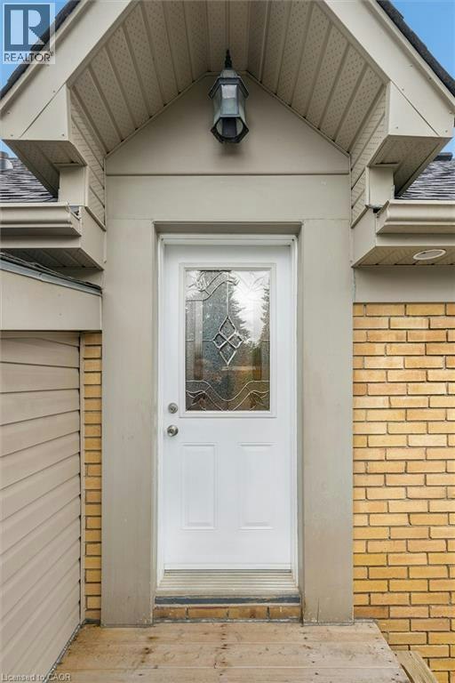 Upper-16 Devitt Avenue S, Waterloo, ON, N2J 1Y5 - 8